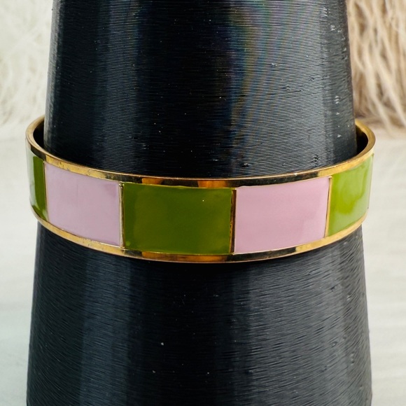 Goldtone, pink and green enamel costume bangle bracelet - Picture 4 of 4